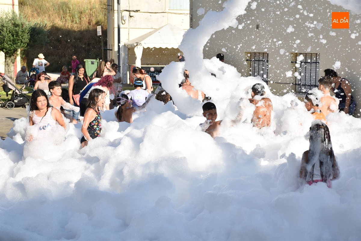 L@s niñ@s protagonizan la apertura de las fiestas de la Avenida de España