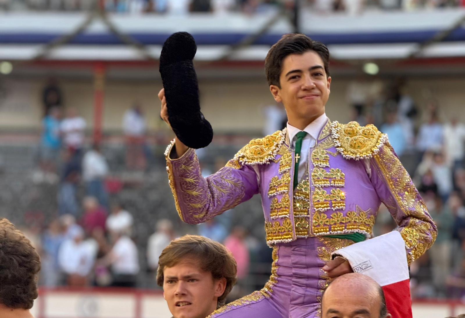 VÍDEO y FOTOS | Marco Pérez vuelve por sus fueros. Puerta Grande en su reaparición