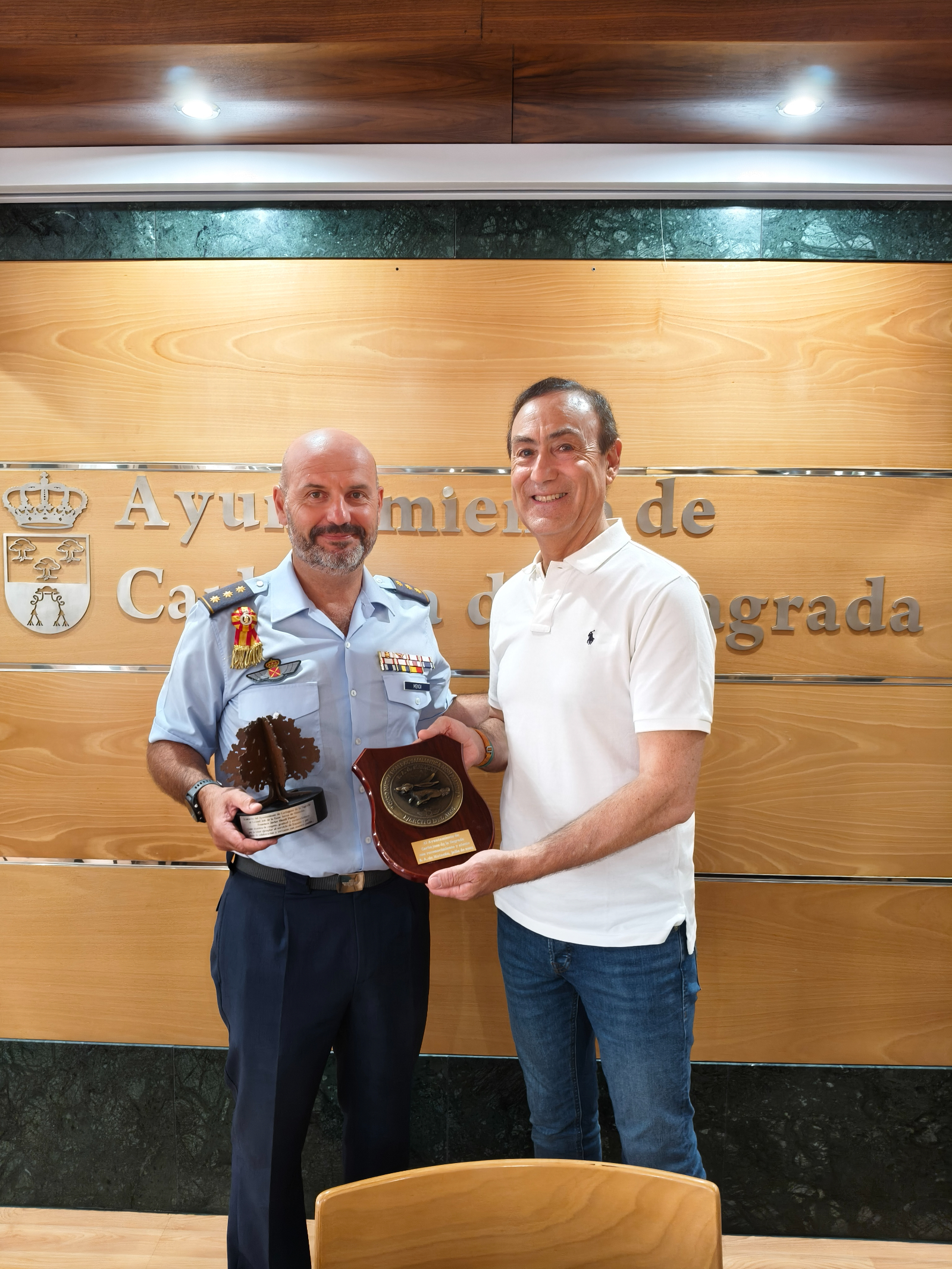 Carbajosa de la Sagrada reconoce la labor del coronel jefe de Matacán en su despedida