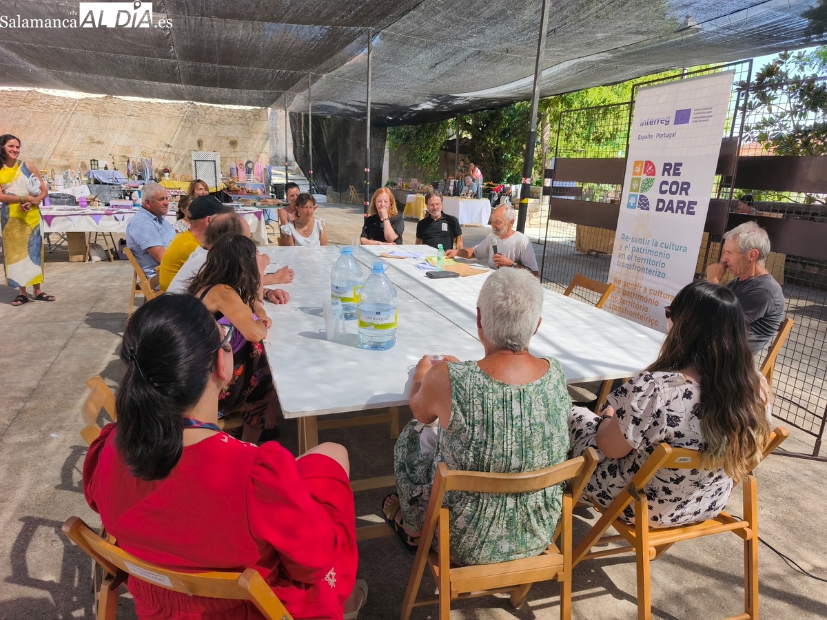 Artesanos partícipes en la Feria de Monleras analizan los retos y el futuro de la artesanía
