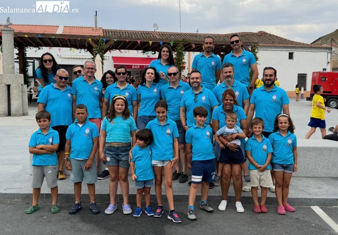 Cada vez somos más y estamos más unidos: el gran mensaje de las peñas de Mancera de Abajo en el gran desfile de las fiestas, que estrena pregón