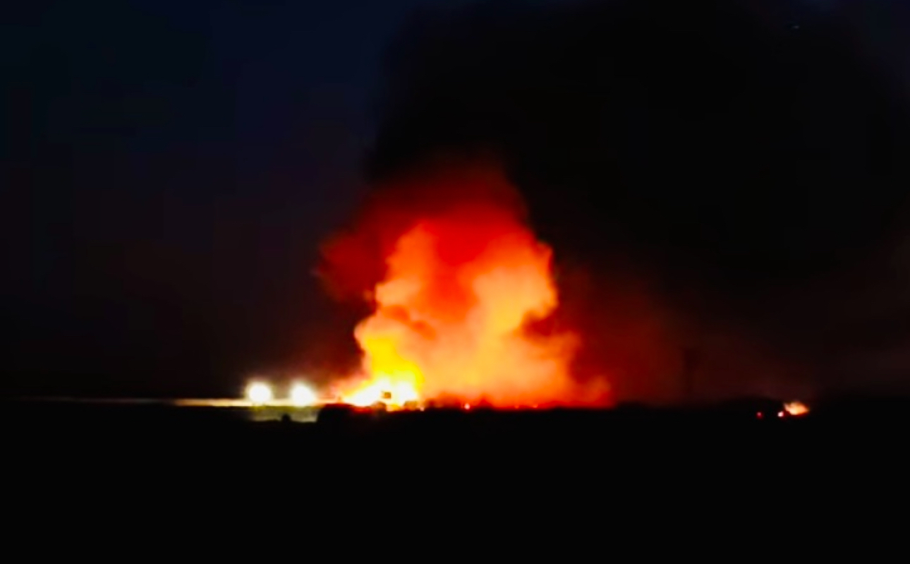 Un fuerte incendio calcina más de 3 hectáreas de cultivo en Macotera, con los agricultores nuevamente movilizados para frenarlo