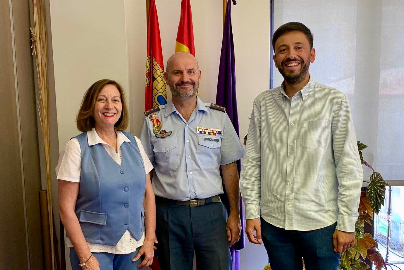El coronel Francisco Javier Mendi Pompa se despide de su cargo al frente de Matacán y de Peñaranda con una visita a la ciudad