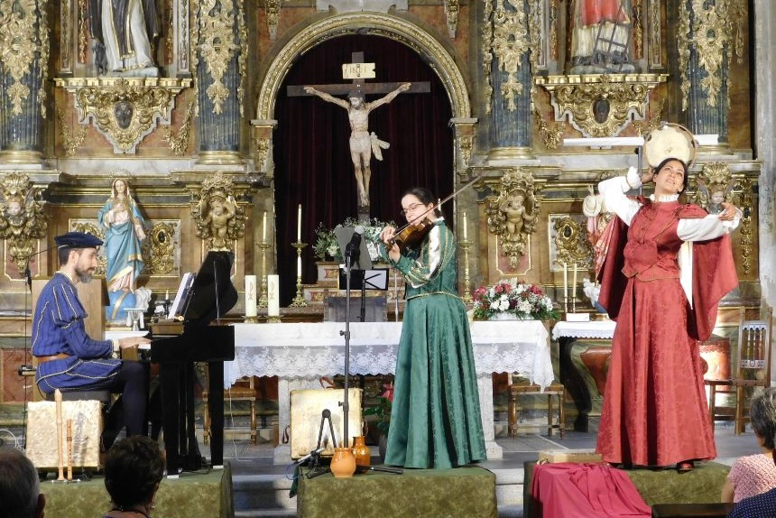 Arcos y Ecos pone al público en pie en la iglesia de San Pedro Apóstol de Cantalpino