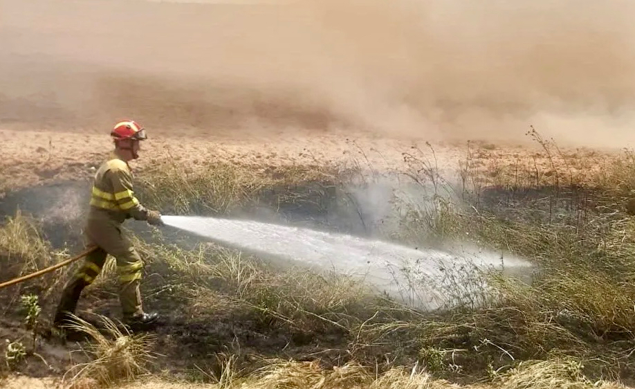 Un nuevo incendio en la comarca de Peñaranda afecta a cultivos en Nava de Sotrobal, con los agricultores una vez más como imprescindible avanzadilla
