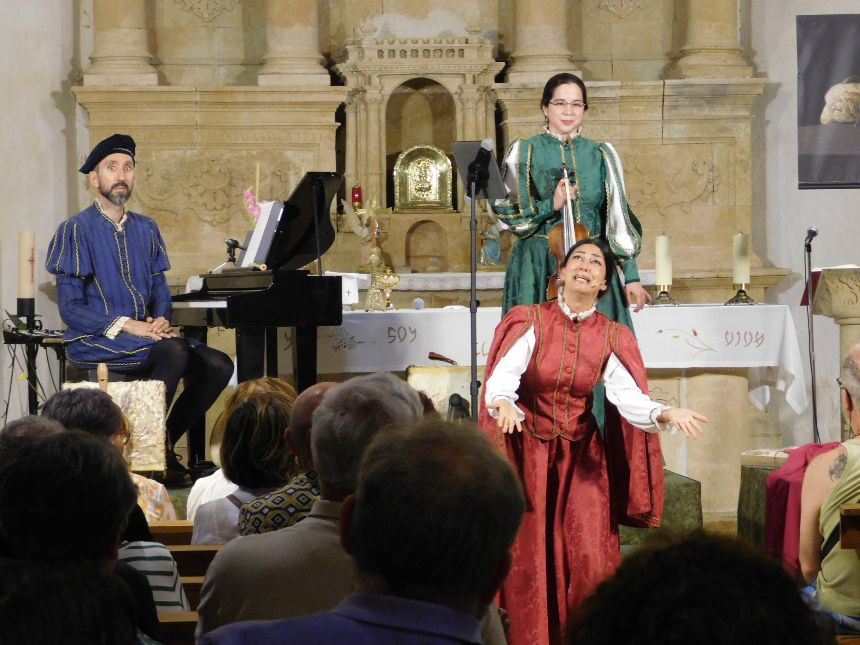 ‘Arcos y Ecos’ encandila bajo el artesonado mudéjar de la iglesia parroquial de Villoria