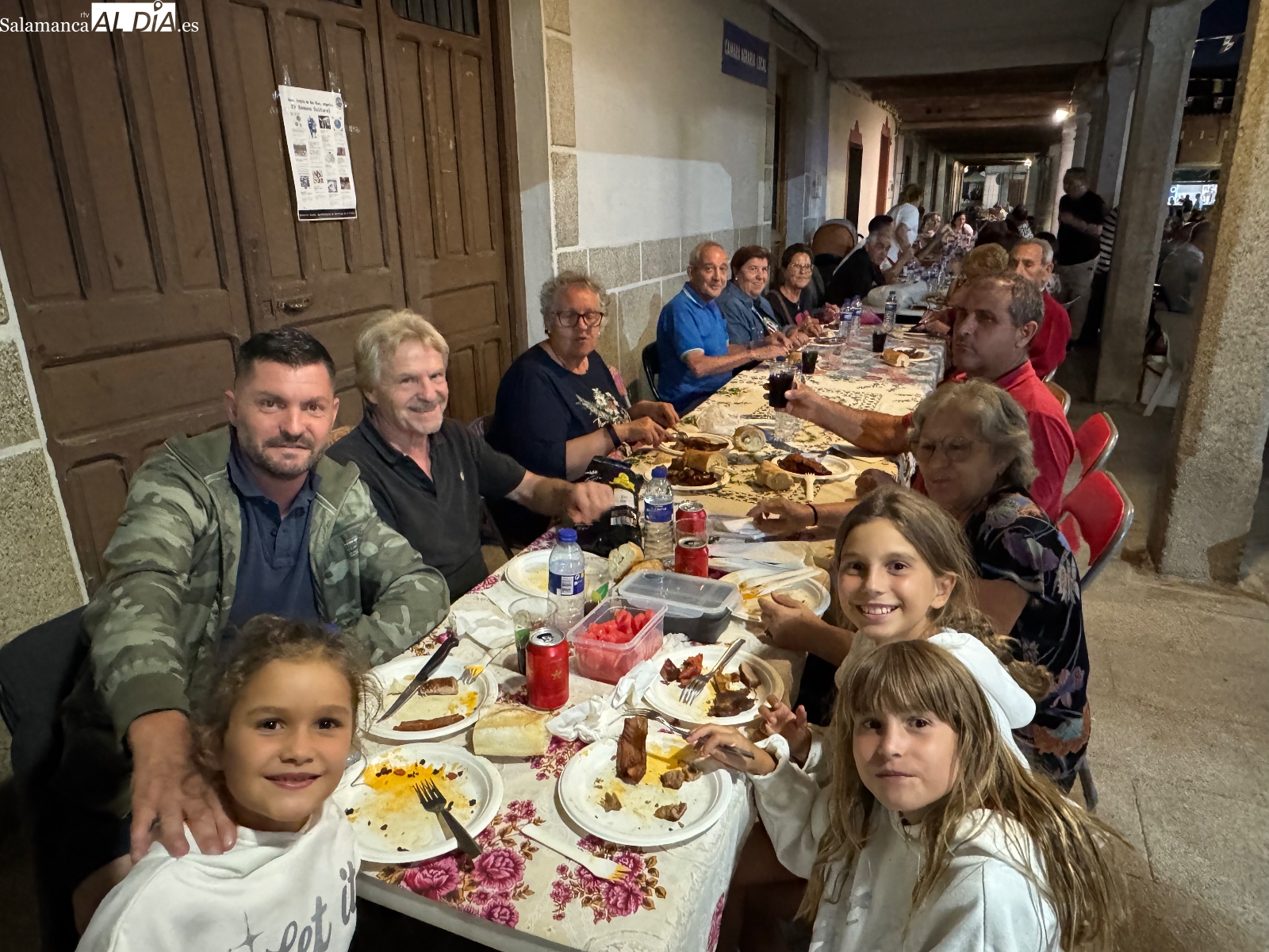 Récord de participación para la multitudinaria y familiar parrillada de las fiestas patronales en Santiago de la Puebla