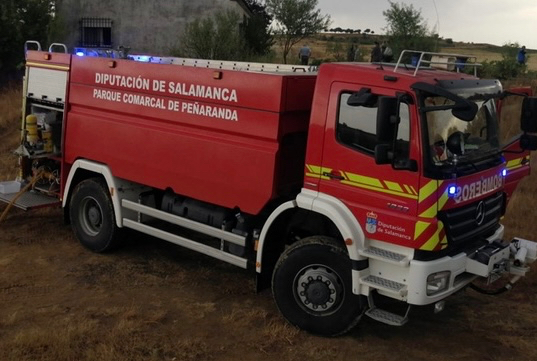 Extinguido un incendio en cultivos de Cantaracillo, con agricultores y vecinos nuevamente en avanzadilla