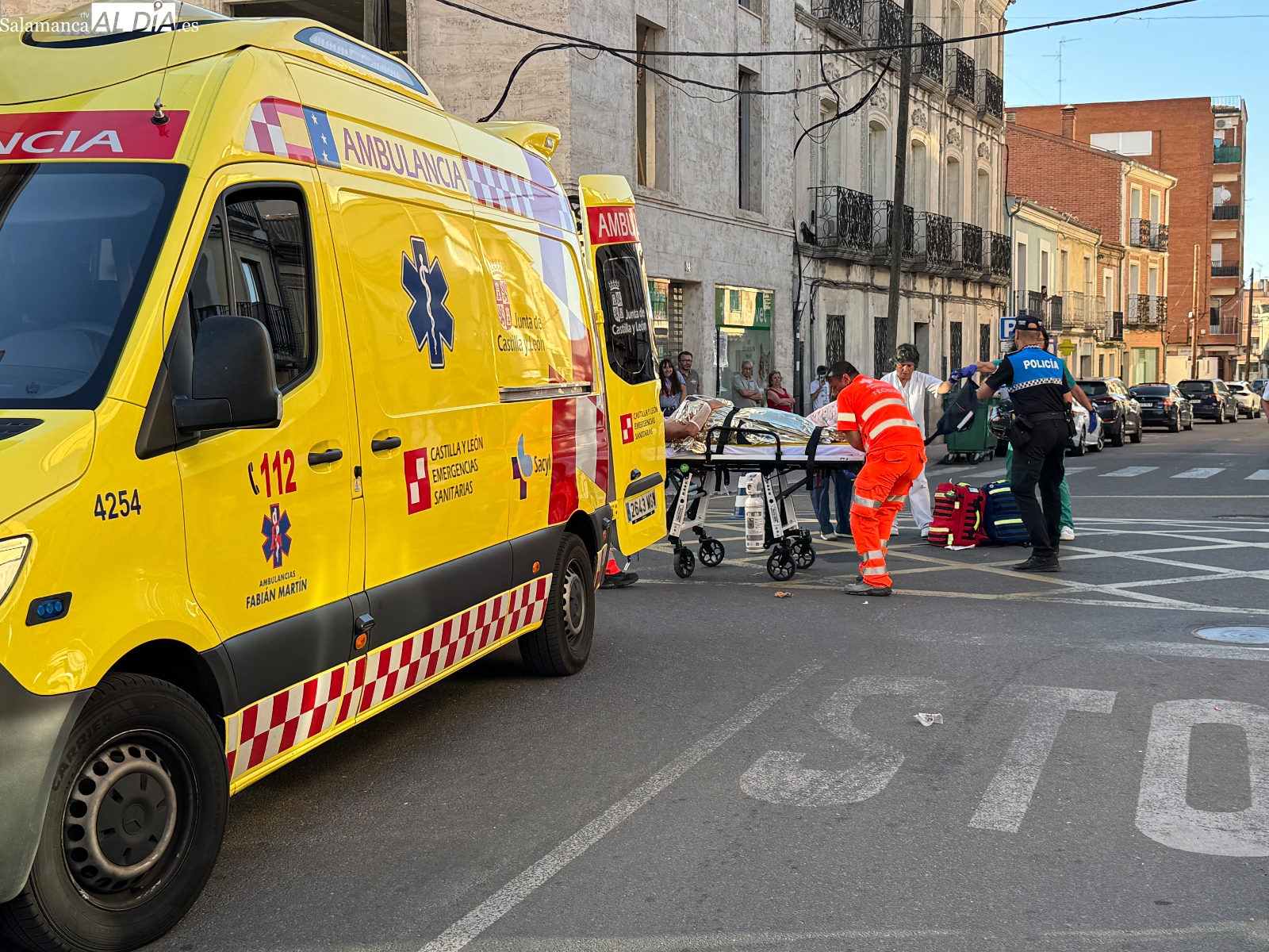 Trasladado al Hospital el herido en el accidente de la calle Carmen en Peñaranda