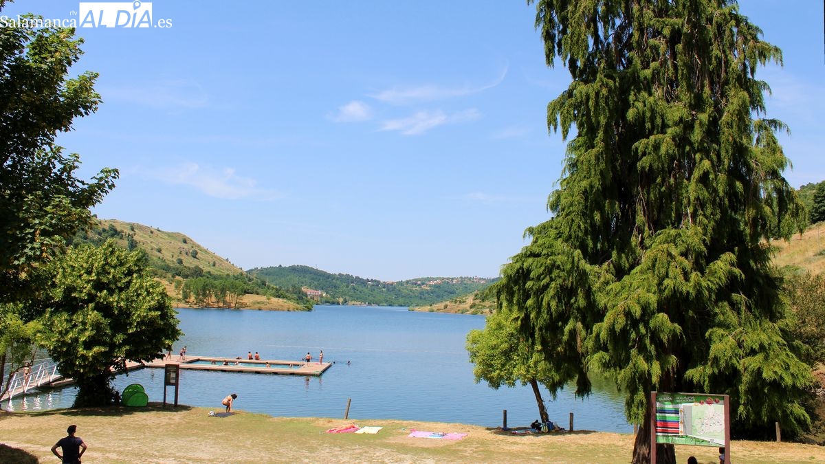 Una piscina flotante dentro de una presa: descubre esta playa de la Serra da Estrela