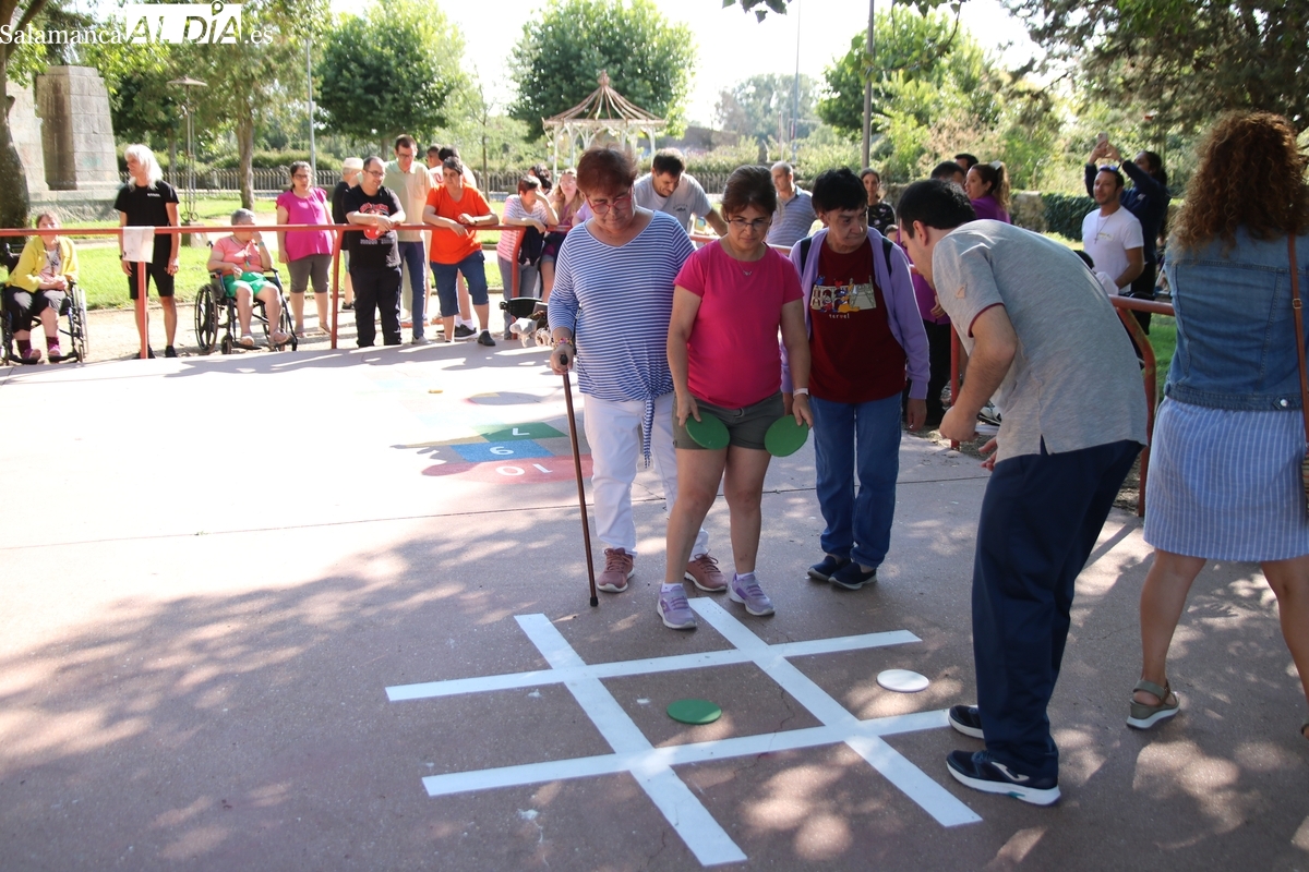 Asprodes y el Ayuntamiento inauguran cinco juegos inclusivos en el Parque San Nicolás de Vitigudino