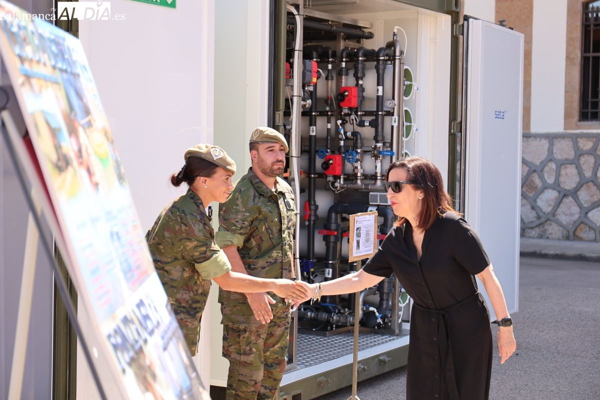 GALERÍA DE FOTOS | Margarita Robles condecora en Salamanca a los héroes del REI 11 por su labor en la DANA de Valencia: No pararon ni un momento