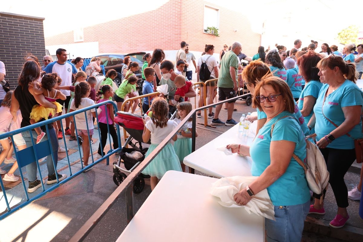 FOTOS | Los niños de Santa Marta disfrutan de una merecida merienda
