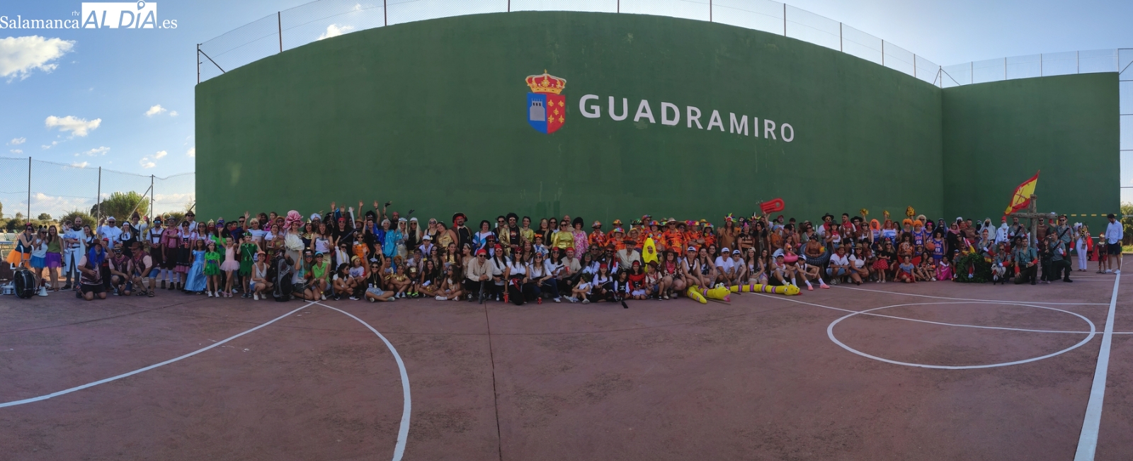 La imaginación y el color desbordan Guadramiro en un apoteósico desfile de disfraces