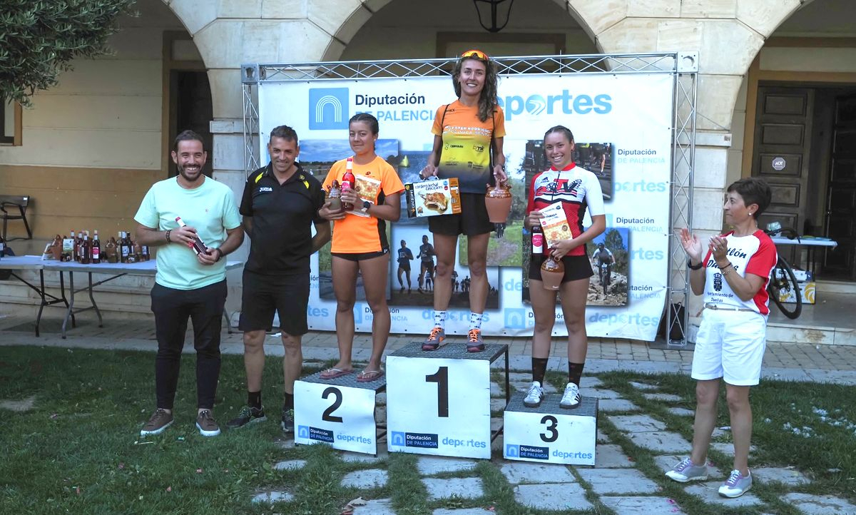 Espectacular remontada de la salmantina Ester Rodríguez para conquistar el Triatlón de Dueñas