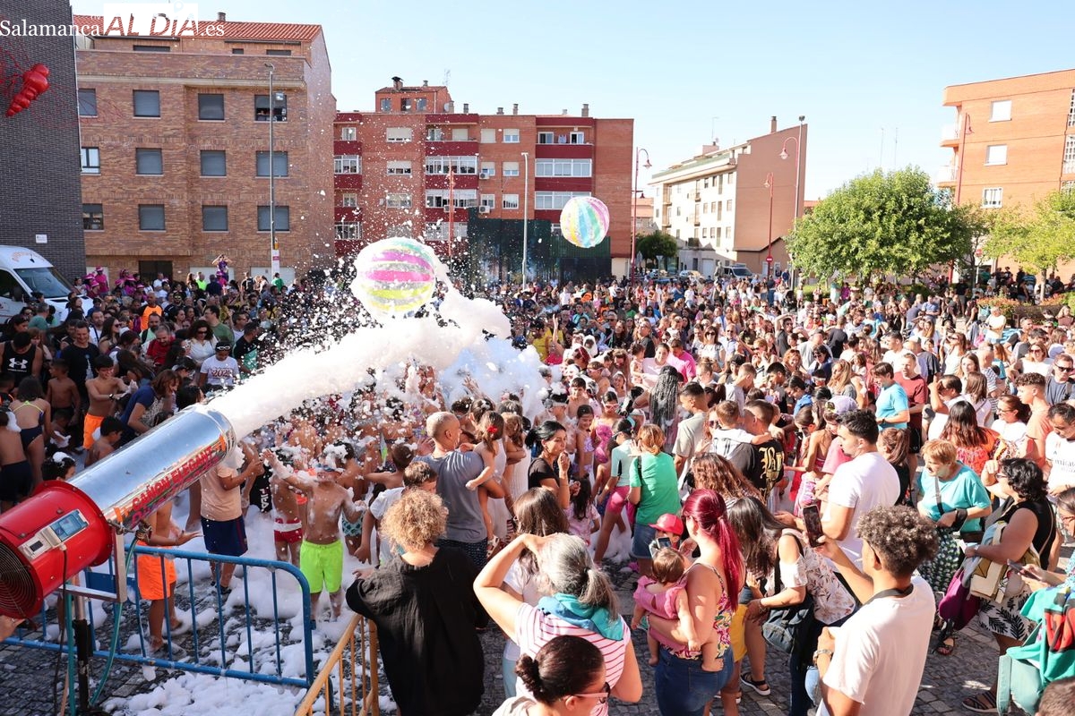 VÍDEO Y FOTOS | Los niños toman el mando en las fiestas de Santa Marta
