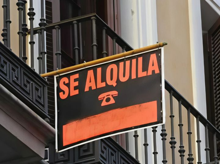 La Asamblea de Inquilinas acusa al PSOE de hipocresía y tacha de inútil la Ley de Vivienda