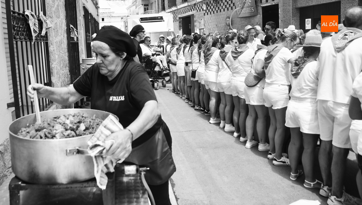 Los moralejanos celebran con carne de toro guisada el penúltimo día de fiestas