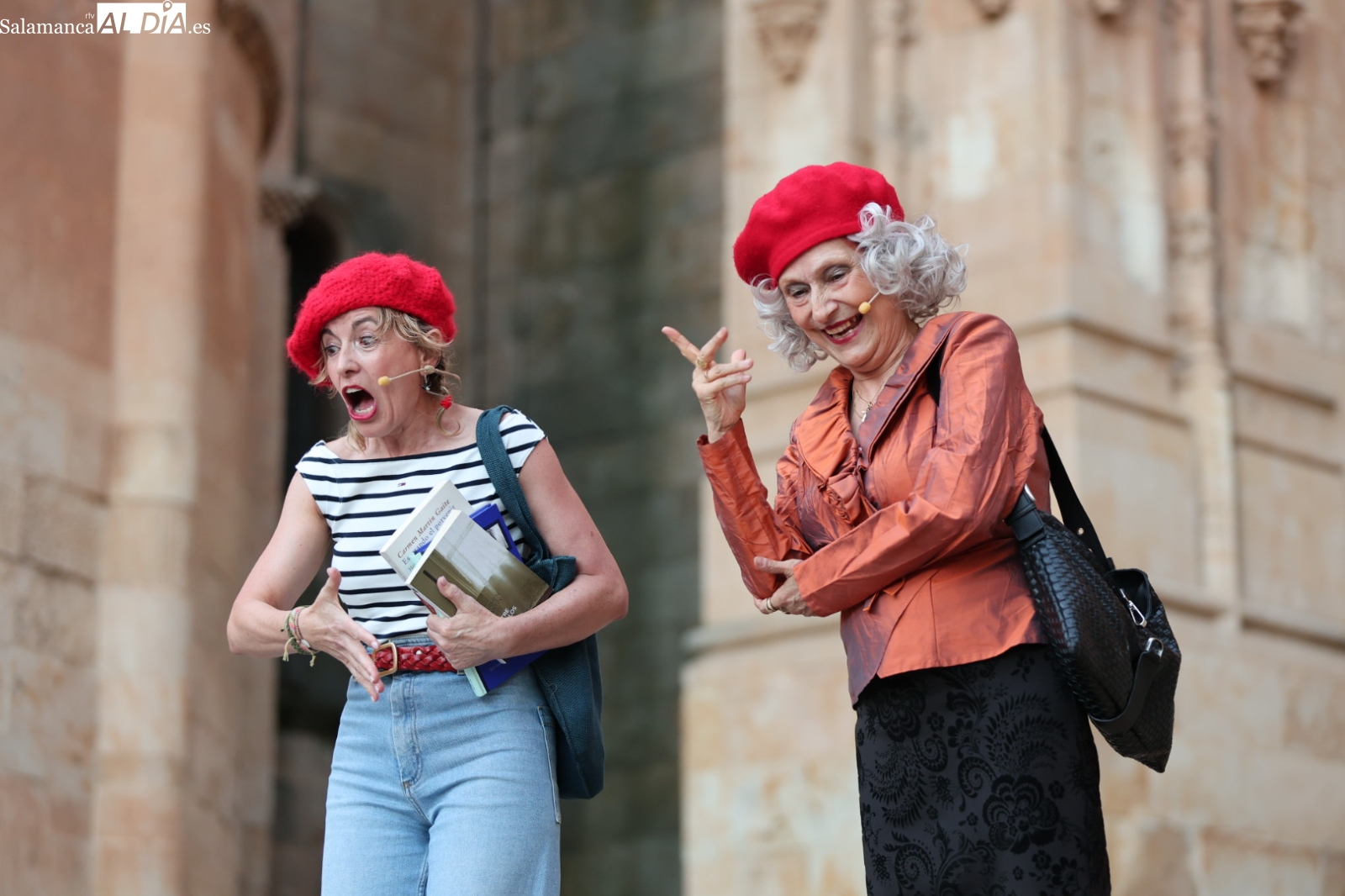 VÍDEO y FOTOS |  El Patio Chico acoge el estreno de una obra teatral sobre la vida de Carmen Martín Gaite
