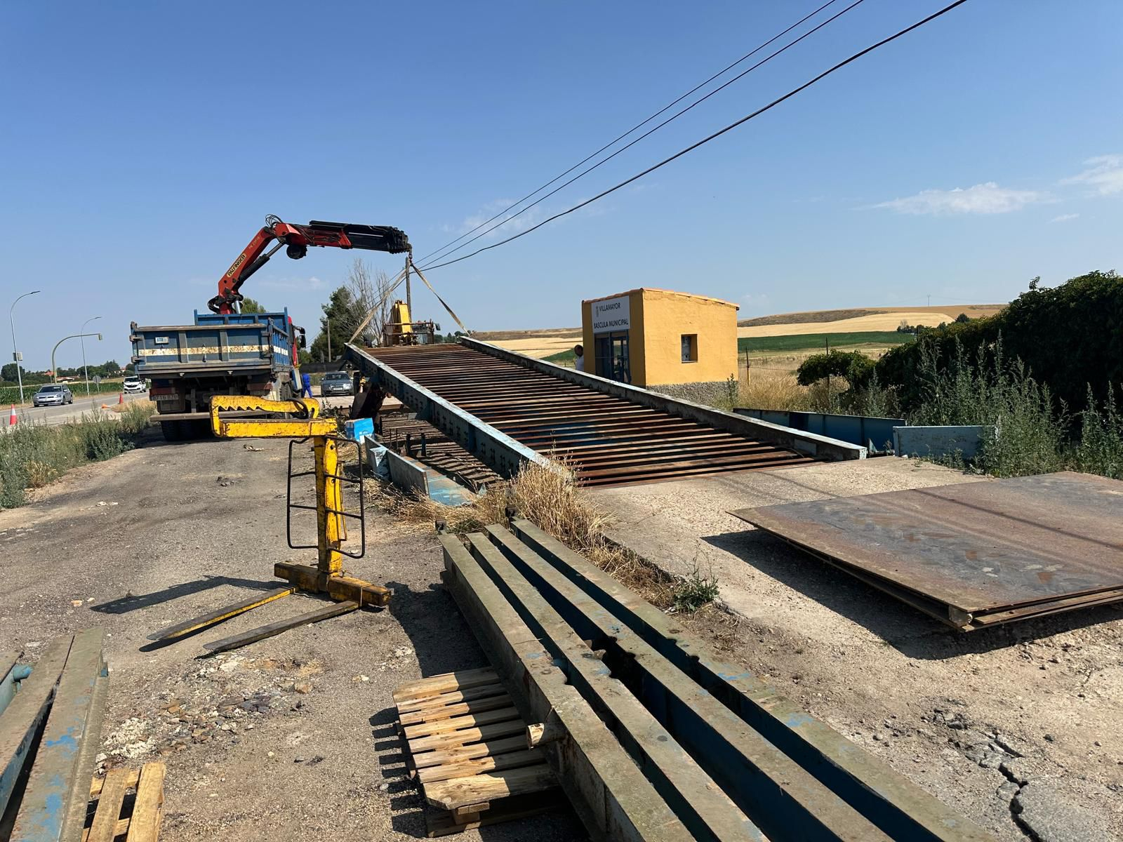 Villamayor inicia la obra de su nueva báscula municipal para modernizar el servicio a los agricultores y mejorar el acceso a la SA-300