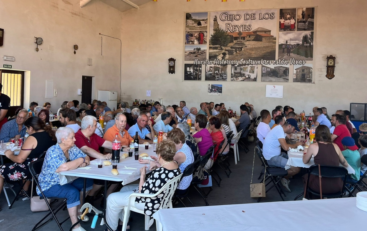 Gejo de los Reyes celebra su tradicional comida de reencuentro con 96 comensales