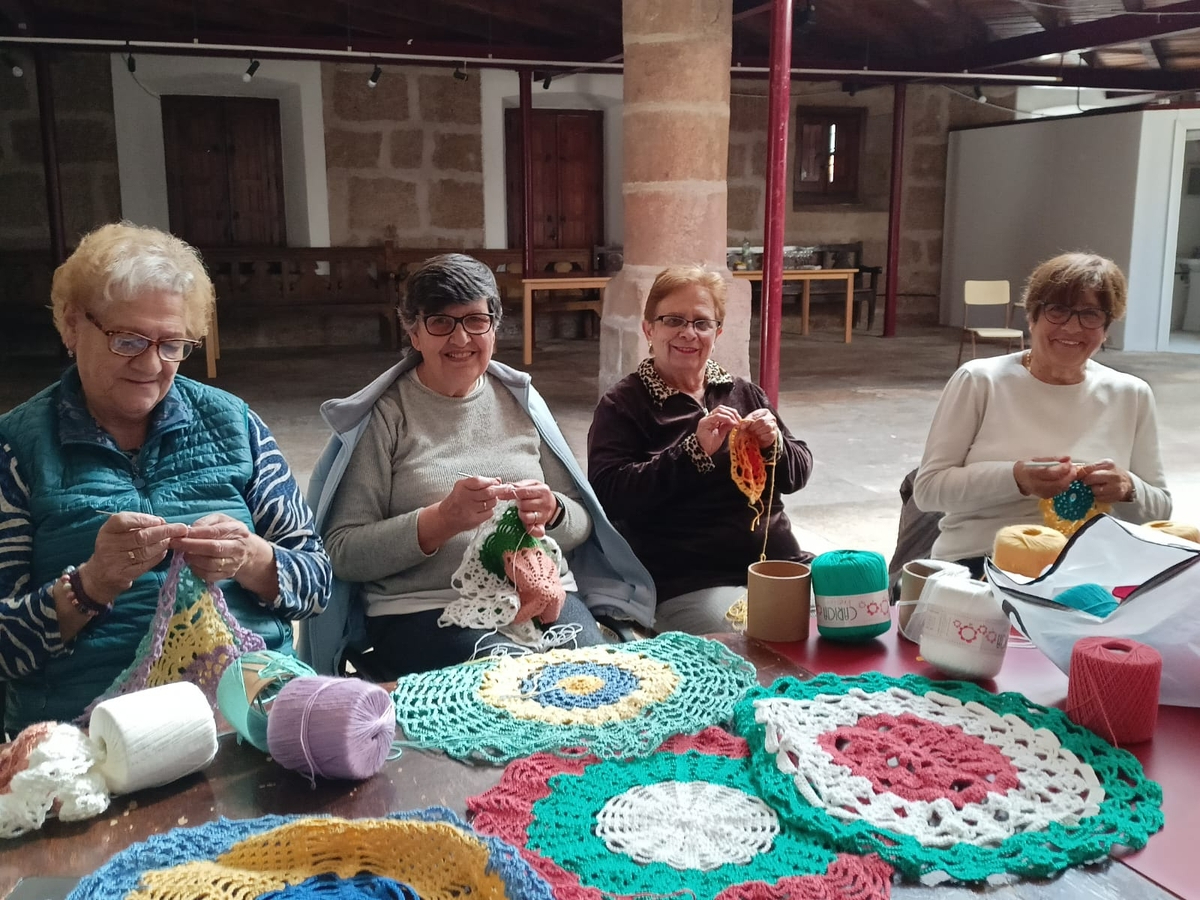 San Felices de los Gallegos presenta un verano cultural con ferias, velas y la magia del ganchillo