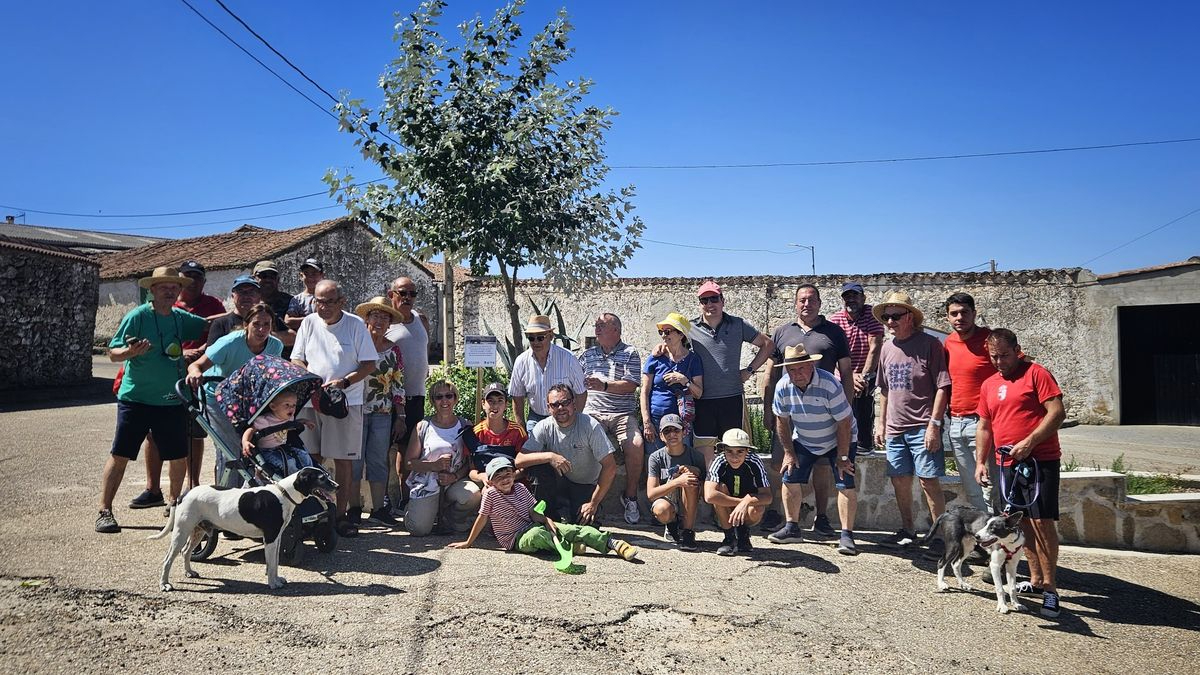 Convivencia intergeneracional y trabajos comunitarios en el Día de los Abuelos en Juzbado