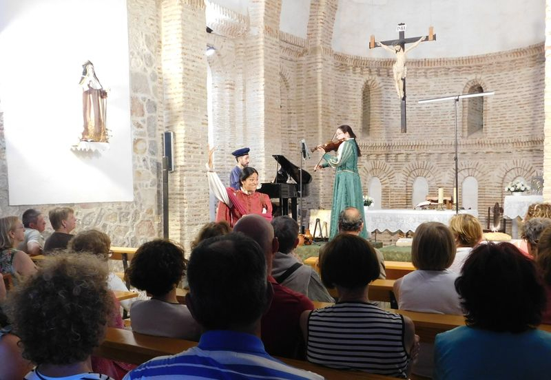  Arcos y Ecos emociona en Coca de Alba en la recta final de su gira