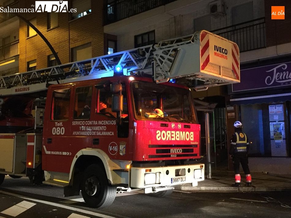 Rescatan a un joven de 28 años con síntomas de embriaguez tras caer a un tragaluz en Salamanca