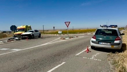 Dos heridos en una aparatosa salida de via en el acceso a Peñaranda