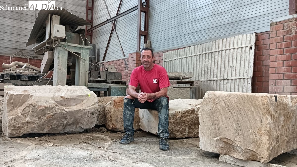 Carlos Sanchón, el último cantero de Villamayor: Me queda la duda de si ha merecido la pena tanto esfuerzo