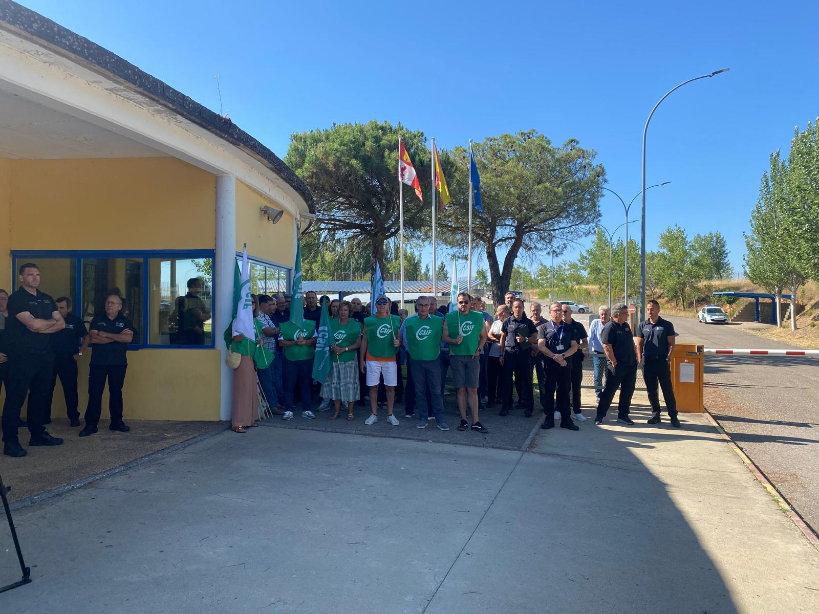 Funcionarios de la prisión de Topas claman por su seguridad tras la agresión sexual a una compañera en Sevilla