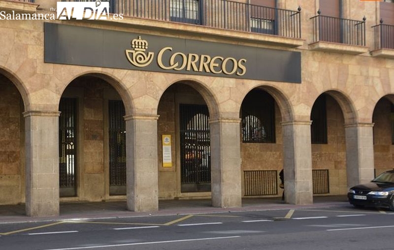 Denuncian el colapso de Correos en Salamanca: un recorte del 60% de la plantilla provoca la acumulación de miles de envíos