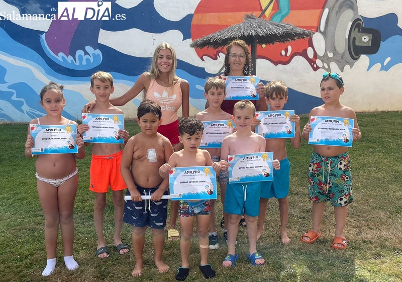 Galinduste clausura el curso de natación en las piscinas municipales