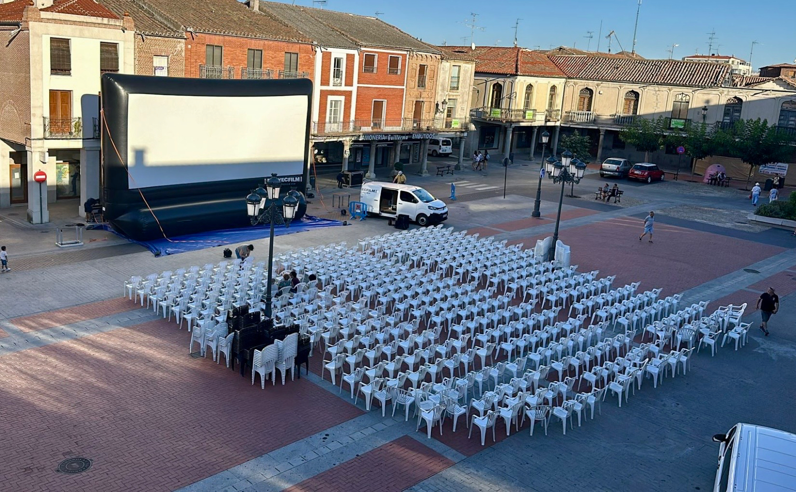 La Plaza de la Constitución de Peñaranda, lista para vivir el Grand Prix