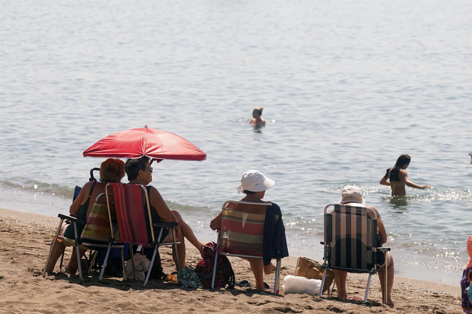 Máximas de hasta 39ºC, viento, lluvia y oleaje activan mañana los avisos en diez provincias