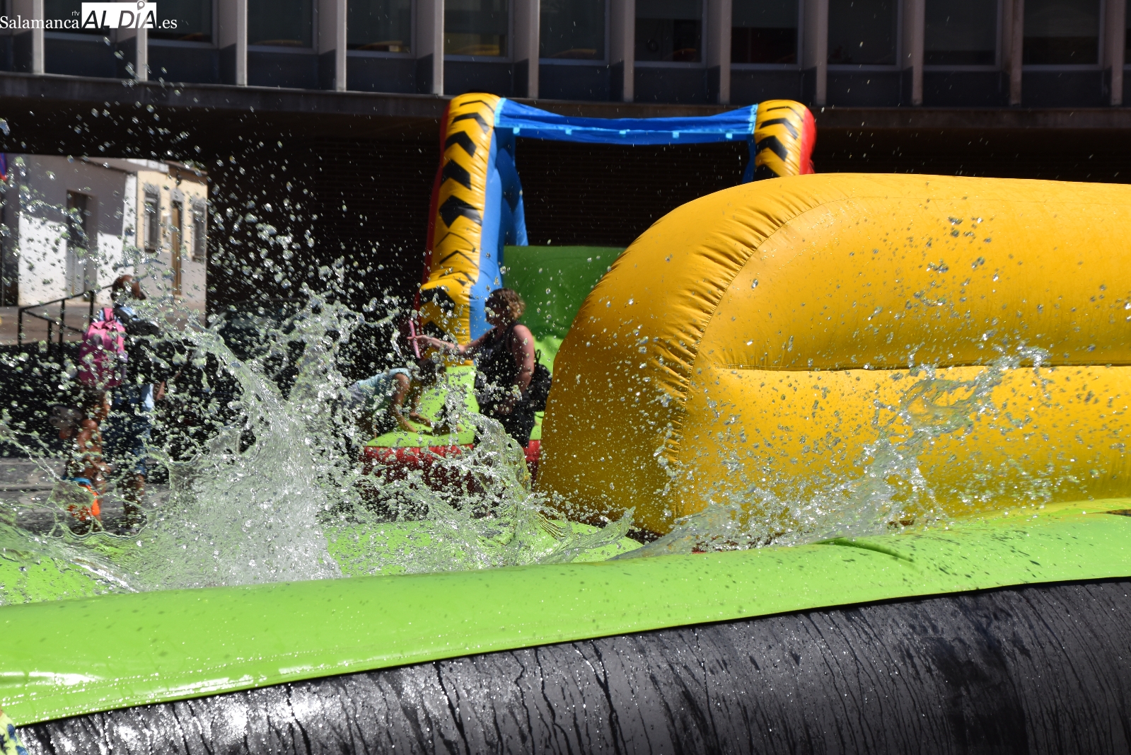 Gran fiesta del niño con hinchables en la Plaza España de Santa Marta (FOTOS)