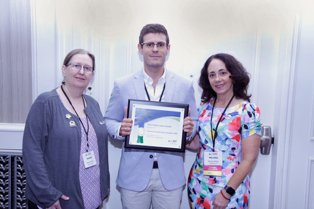 Un profesor de la USAL recibe un premio por su investigación en discapacidad