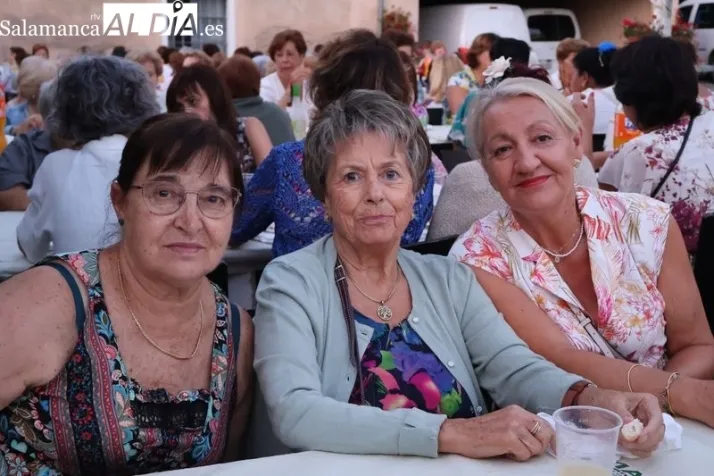 La Asociación de Mujeres Albenses celebra su Fiesta del Verano con una velada floral y musical | Imagen 1
