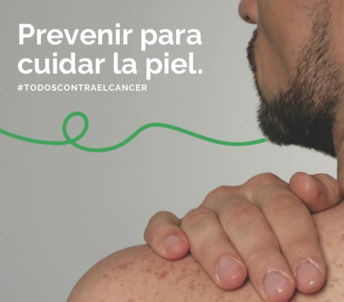 Repartidos dípticos y carteles de la campaña contra el cáncer de piel de la AECC 