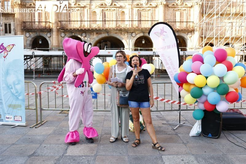 Salamanca se tiñe de fucsia por el Síndrome de Turner 