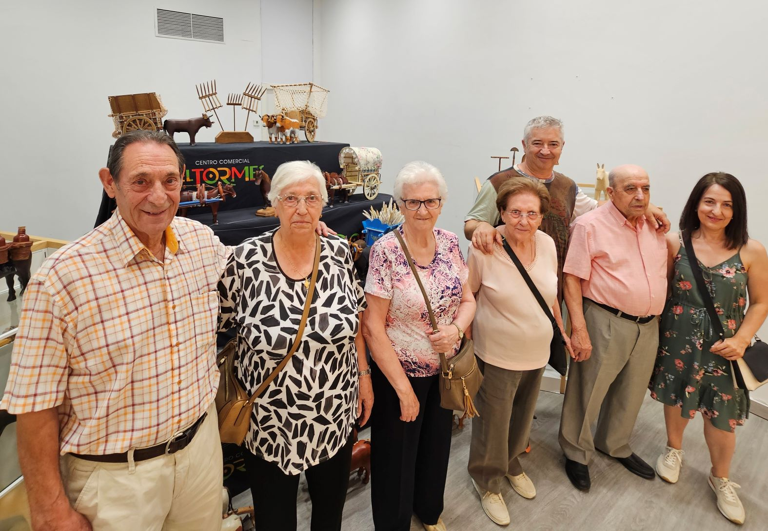 La memoria del campo salmantino cobra vida en El Tormes con carros de labranza en miniatura