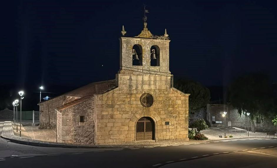 Renovada la iluminación artística de la iglesia oñorense de Nuestra Señora de la Asunción