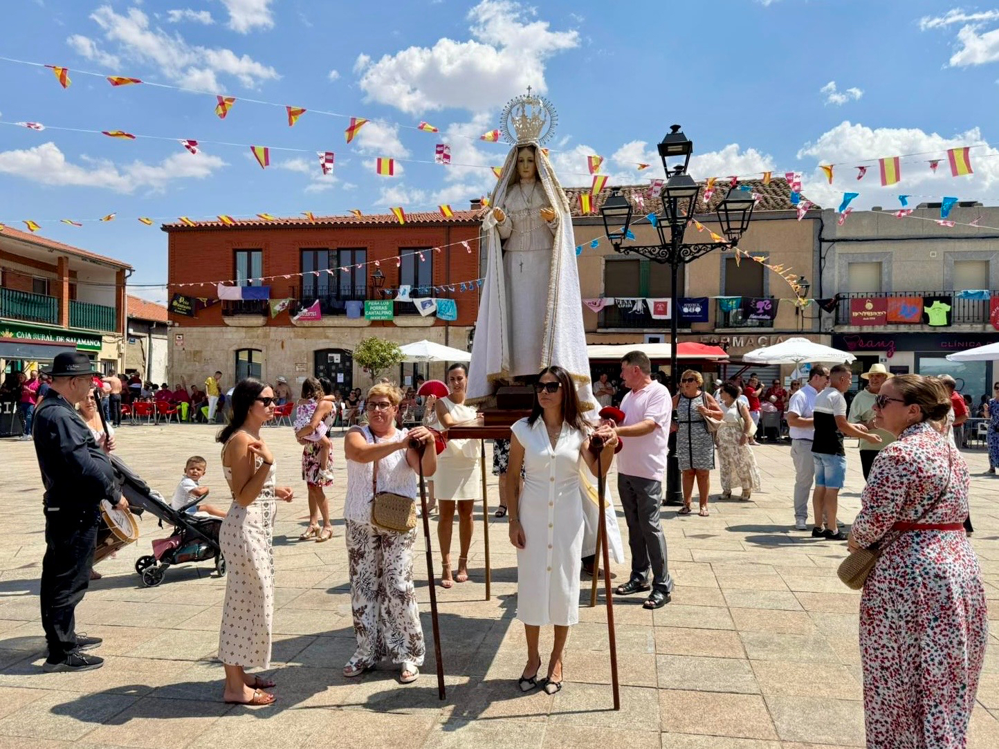 Fervor y orgullo en la misa y procesión a la Virgen de la Asunción en su día grande en Cantalpino