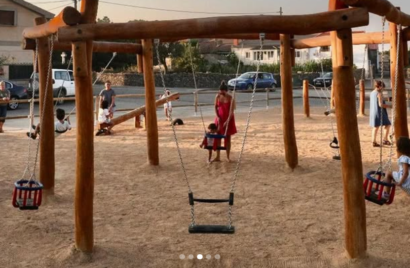 Fuentes de Oñoro estrena parque infantil en su casco antiguo