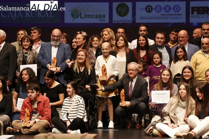 ¿Conoces a alguien que merezca un premio? Cruz Roja busca historias que inspiran para sus galardones de Solidaridad
