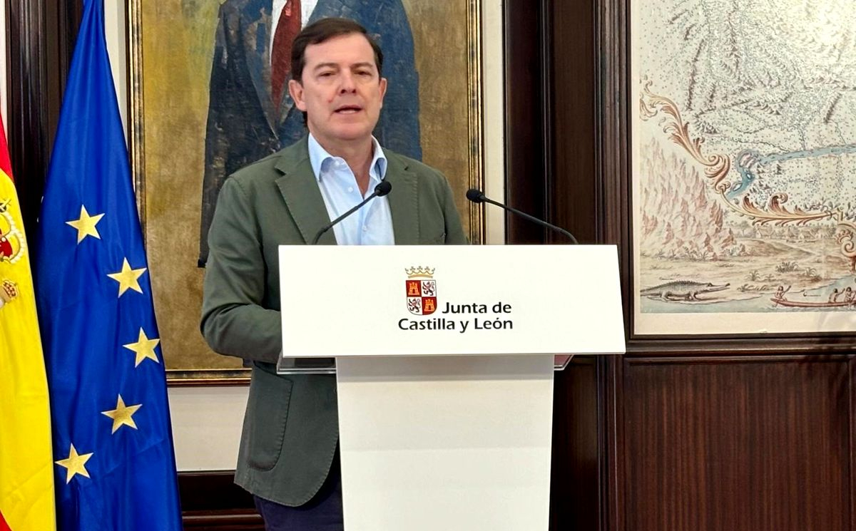 Mañueco garantiza que está a plena disposición de las Cortes para explicar la situación de los incendios