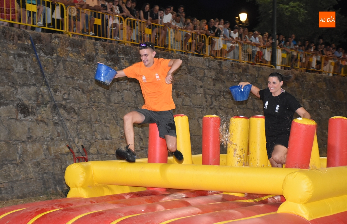 Los fosos viven una nueva noche de competición y risas con victoria final del equipo naranja