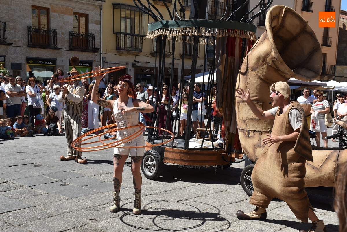 Very Big Pulga se da otra vuelta por el centro histórico coincidiendo con el retorno del calor a Miróbriga
