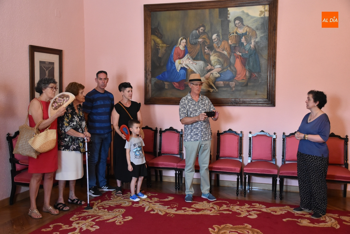 La zona noble del Palacio Episcopal recibe a un doble grupo de visitantes